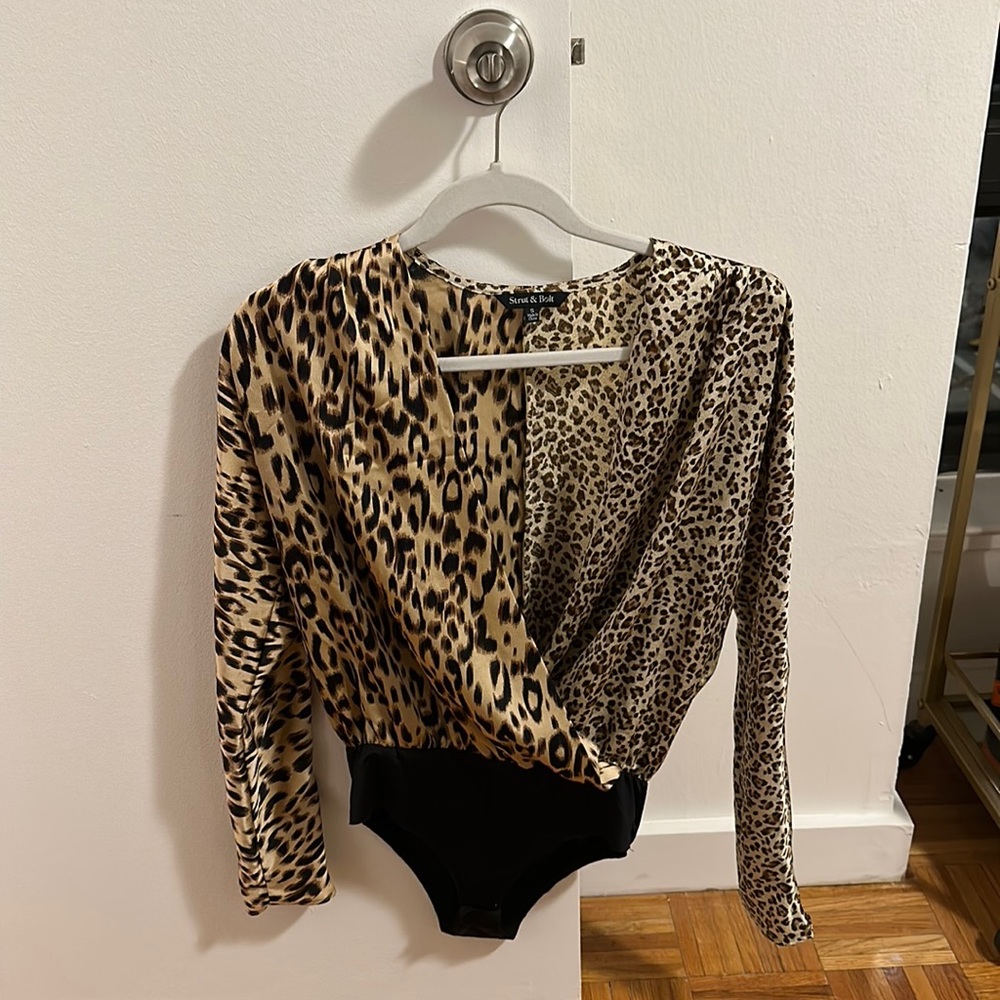 Long sleeve animal print body suit